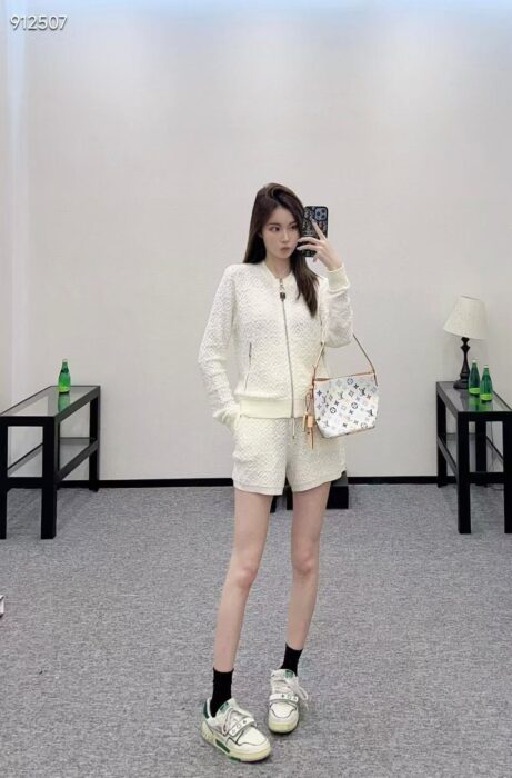 LV 精品仿製白色立體紋女士運動套裝時尚百搭款｜歐美奢侈品精品推薦