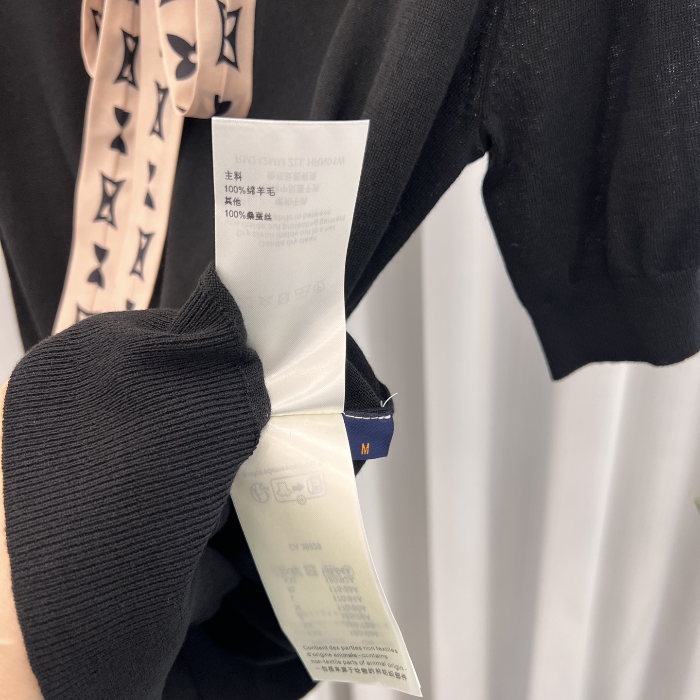 LV 高仿 女士短袖針織衫 綁帶領設計 黑色時尚款｜歐美奢侈品精品推薦