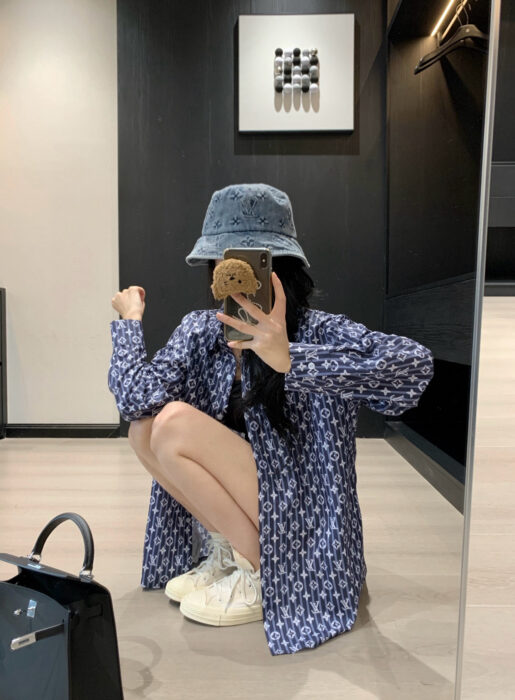LV 原單藍白滿印襯衫 女士寬鬆時尚休閒款｜歐美奢侈品精品推薦