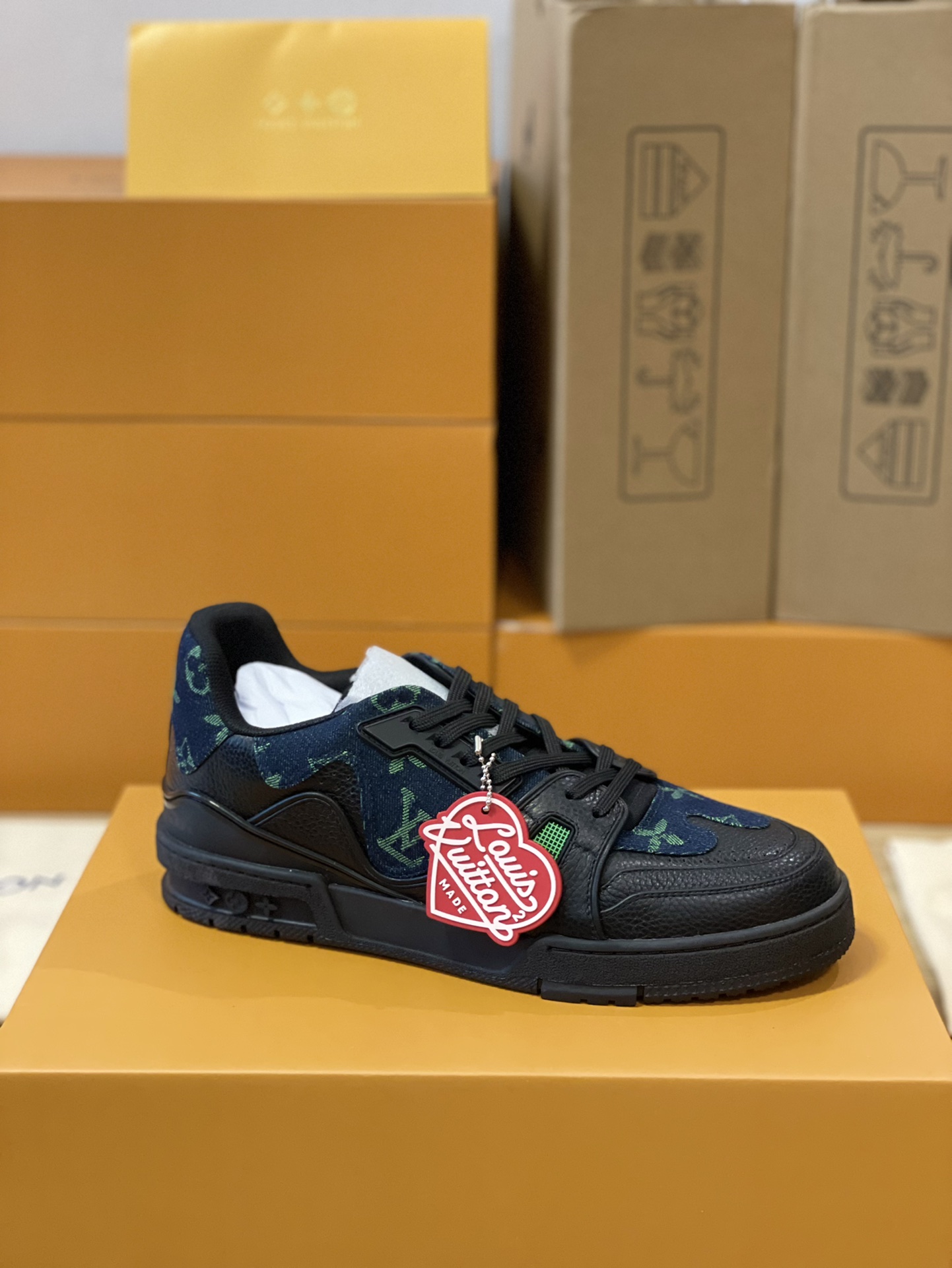 LV 高仿綠藍拼接運動鞋 低調品牌字樣設計款｜歐美奢侈品精品推薦