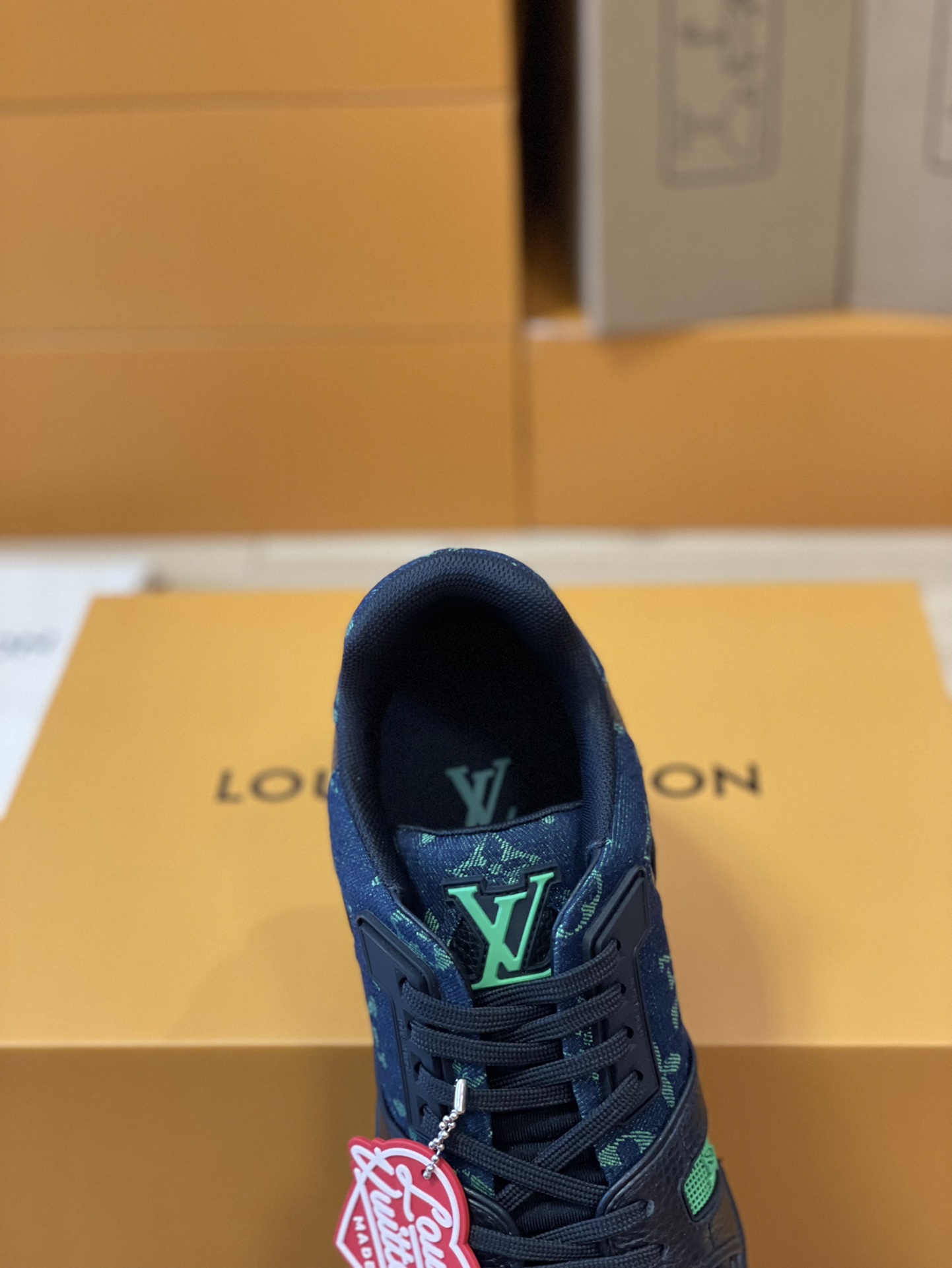LV 高仿綠藍拼接運動鞋 低調品牌字樣設計款｜歐美奢侈品精品推薦
