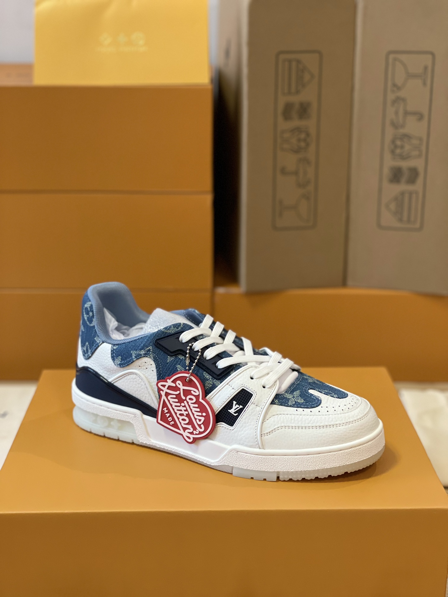LV 一比一牛仔藍拼接運動鞋 休閒百搭款舒適再升級｜歐美奢侈品精品推薦