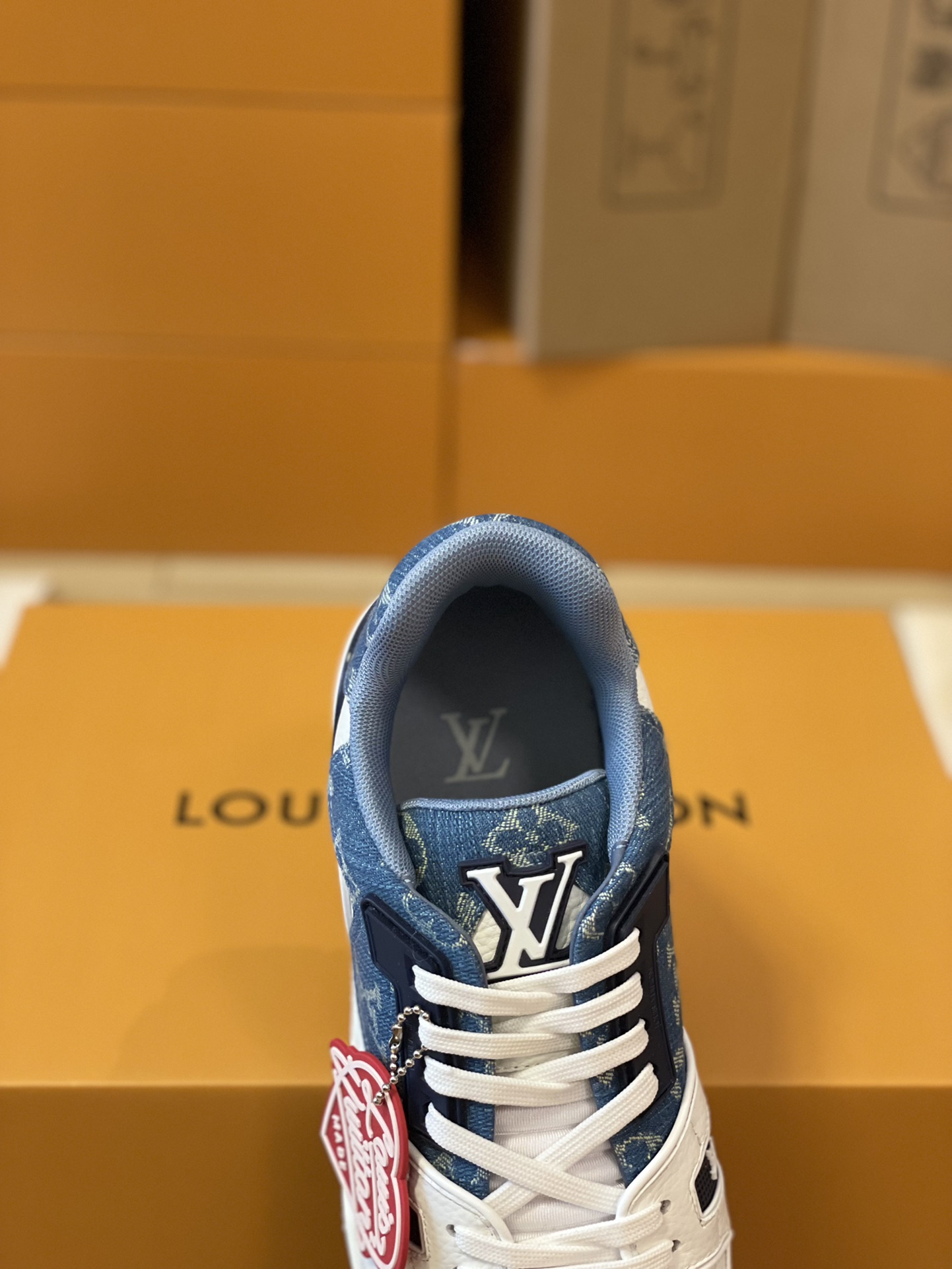 LV 一比一牛仔藍拼接運動鞋 休閒百搭款舒適再升級｜歐美奢侈品精品推薦