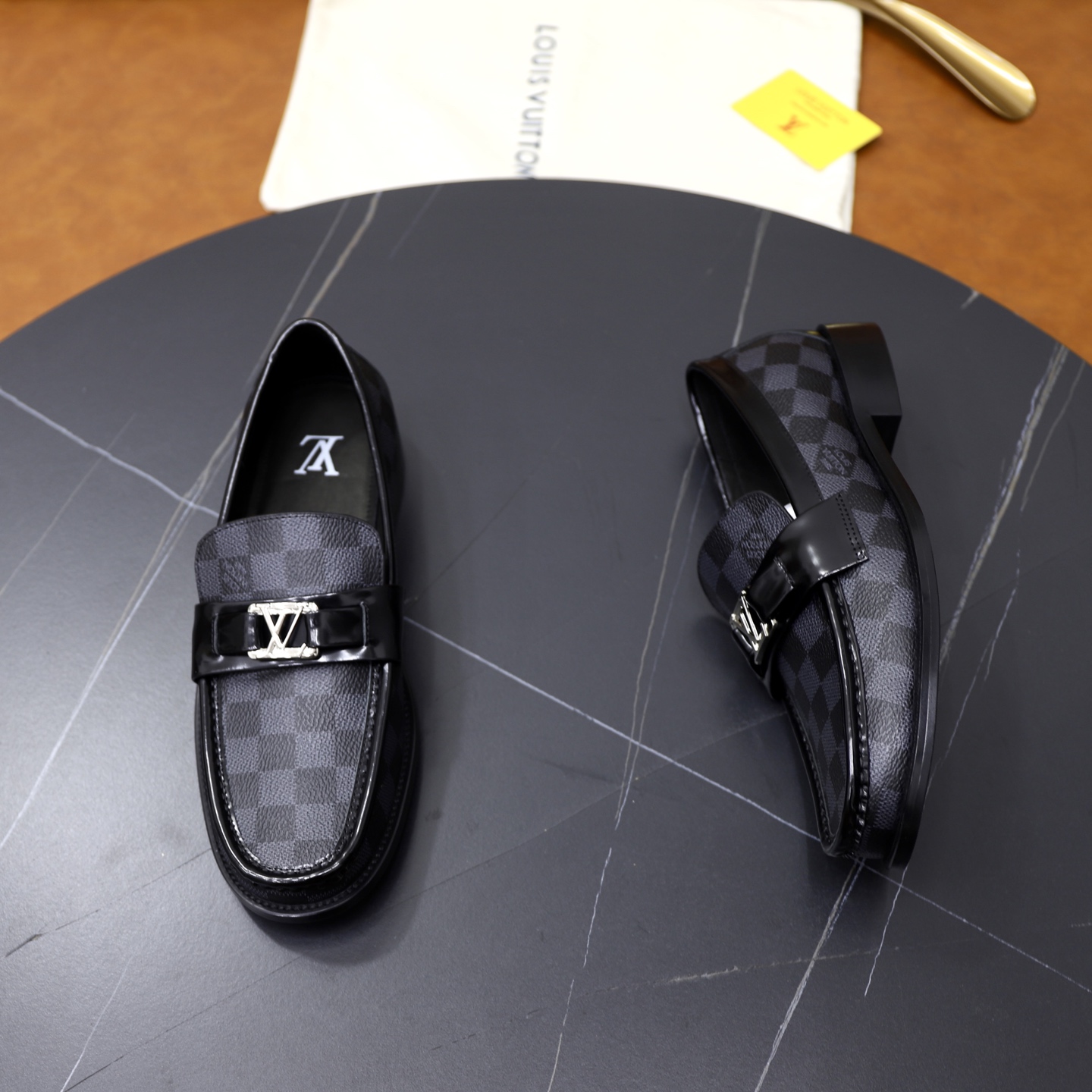 Louis Vuitton 高仿深灰老花運動鞋 厚底拼接百搭休閒款｜歐美奢侈品精品推薦