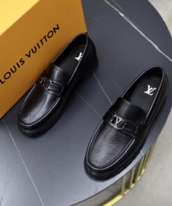 LV高仿黑色皮革樂福鞋商務男鞋霧銀金屬扣設計