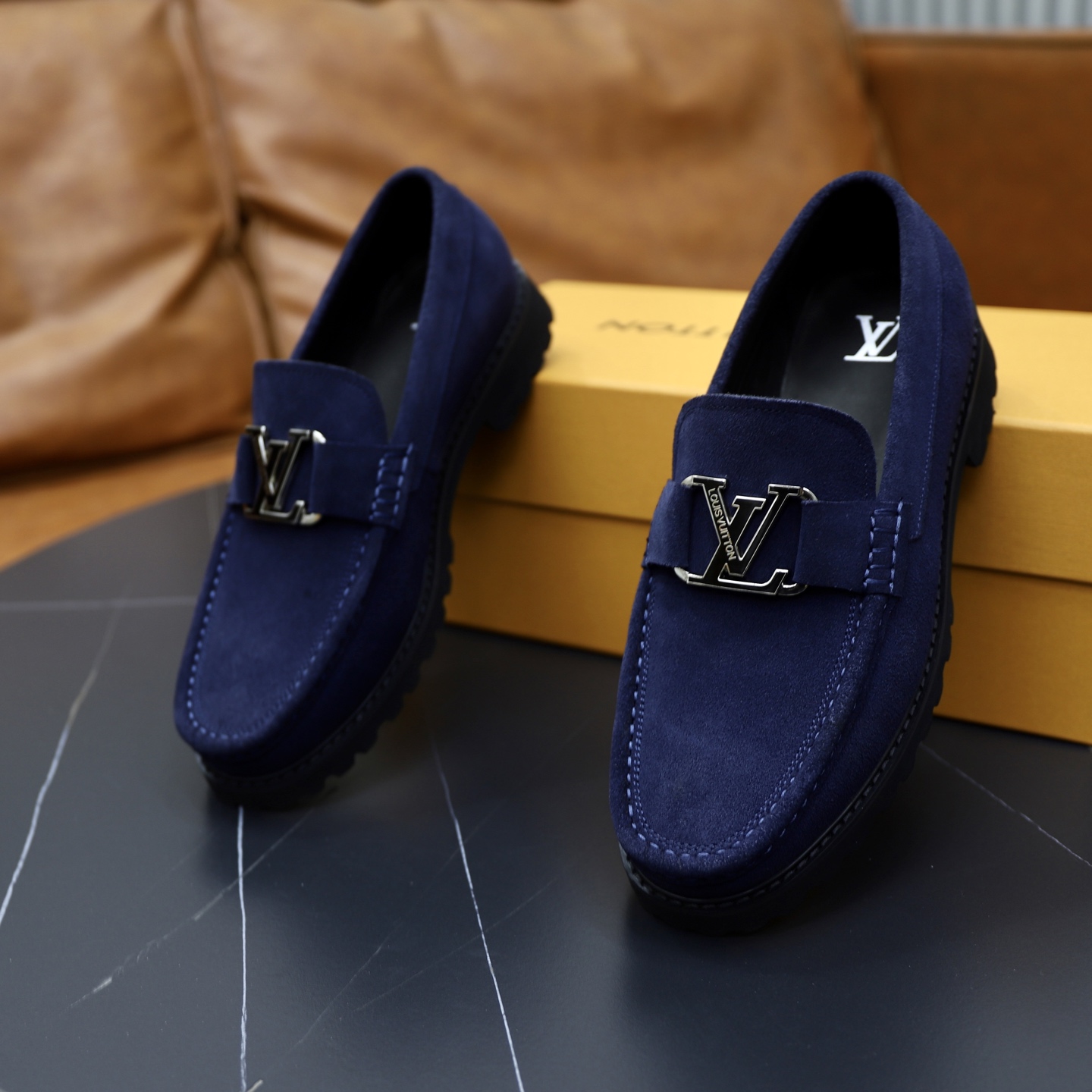 LV A貨深藍麂皮樂福鞋清新造型大Logo金屬點綴設計｜歐美奢侈品精品推薦