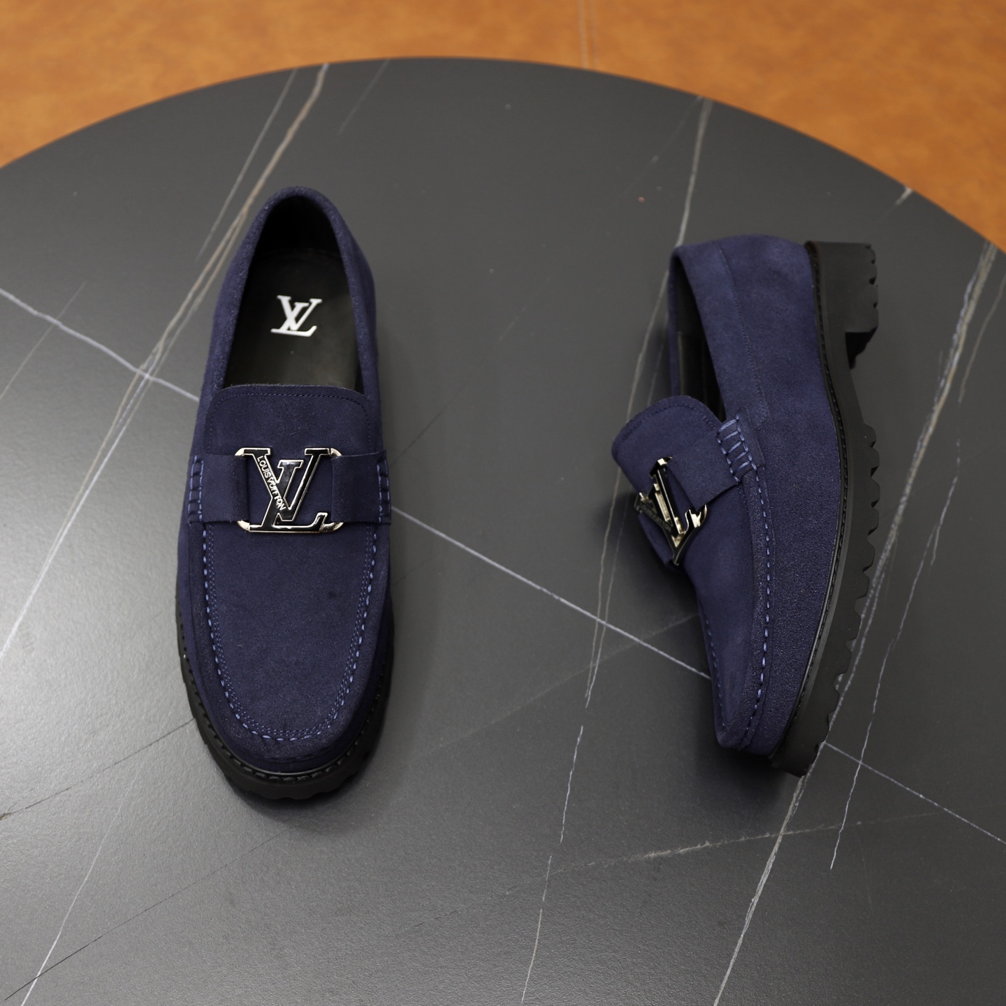 LV A貨深藍麂皮樂福鞋清新造型大Logo金屬點綴設計｜歐美奢侈品精品推薦
