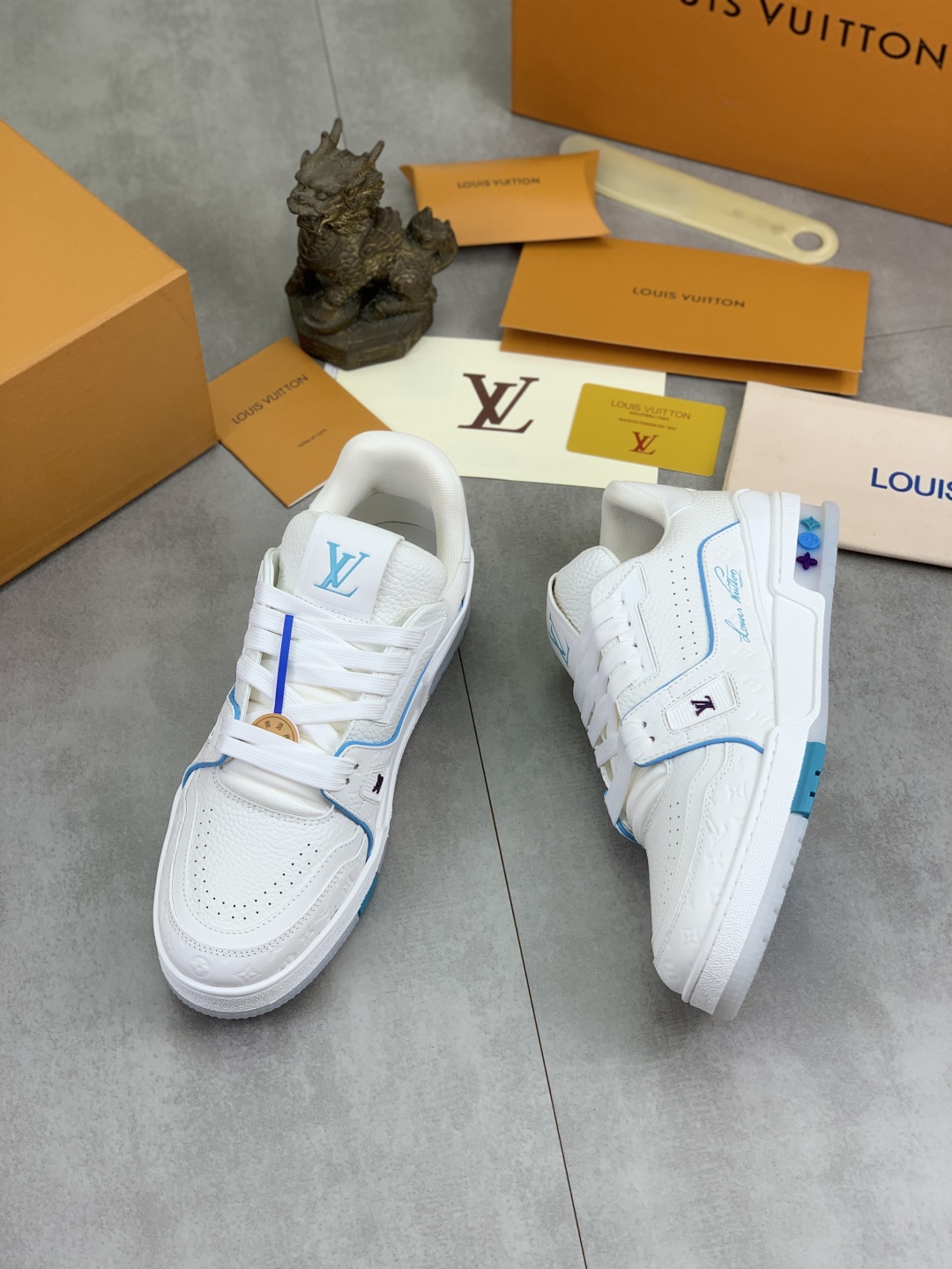 LV A貨白色緹花LOGO運動鞋 男士復古風百搭低筒款｜歐美奢侈品精品推薦