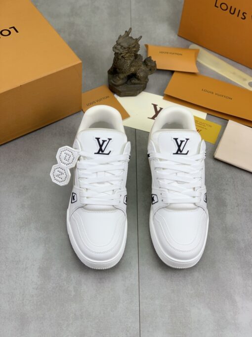 LV高仿男款白色運動鞋 簡約設計立體Logo壓印款