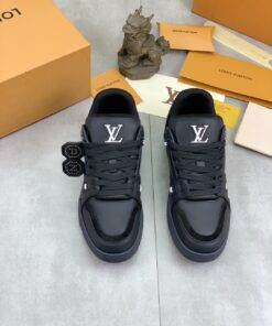 LV高仿男士黑色全皮運動鞋 硬挺造型品牌Logo款