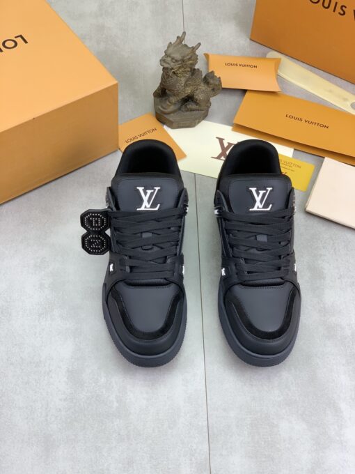 LV高仿男士黑色全皮運動鞋 硬挺造型品牌Logo款