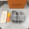 LV高仿女款毛毛拖鞋灰色Monogram舒適百搭設計｜歐美奢侈品精品推薦