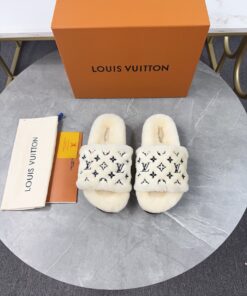 LV原單女款毛毛拖鞋奶白色Logo百搭溫柔設計