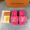 LV高仿女款毛毛拖鞋亮粉色Logo潮流醒目款｜歐美奢侈品精品推薦