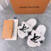 LV高仿女款毛毛拖鞋白色大Logo百搭冬季設計｜歐美奢侈品精品推薦