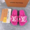 LV原單女款毛毛拖鞋亮粉色大Logo溫暖舒適款｜歐美奢侈品精品推薦