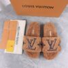 LV高仿女款毛毛拖鞋焦糖色Logo復古時尚設計｜歐美奢侈品精品推薦