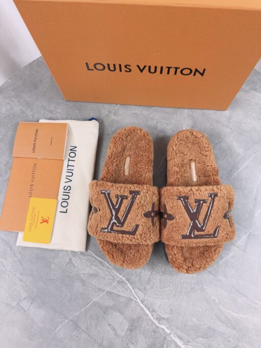 LV高仿女款毛毛拖鞋焦糖色Logo復古時尚設計