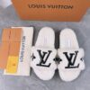 LV一比一女款毛毛拖鞋奶白色大Logo百搭舒適款｜歐美奢侈品精品推薦