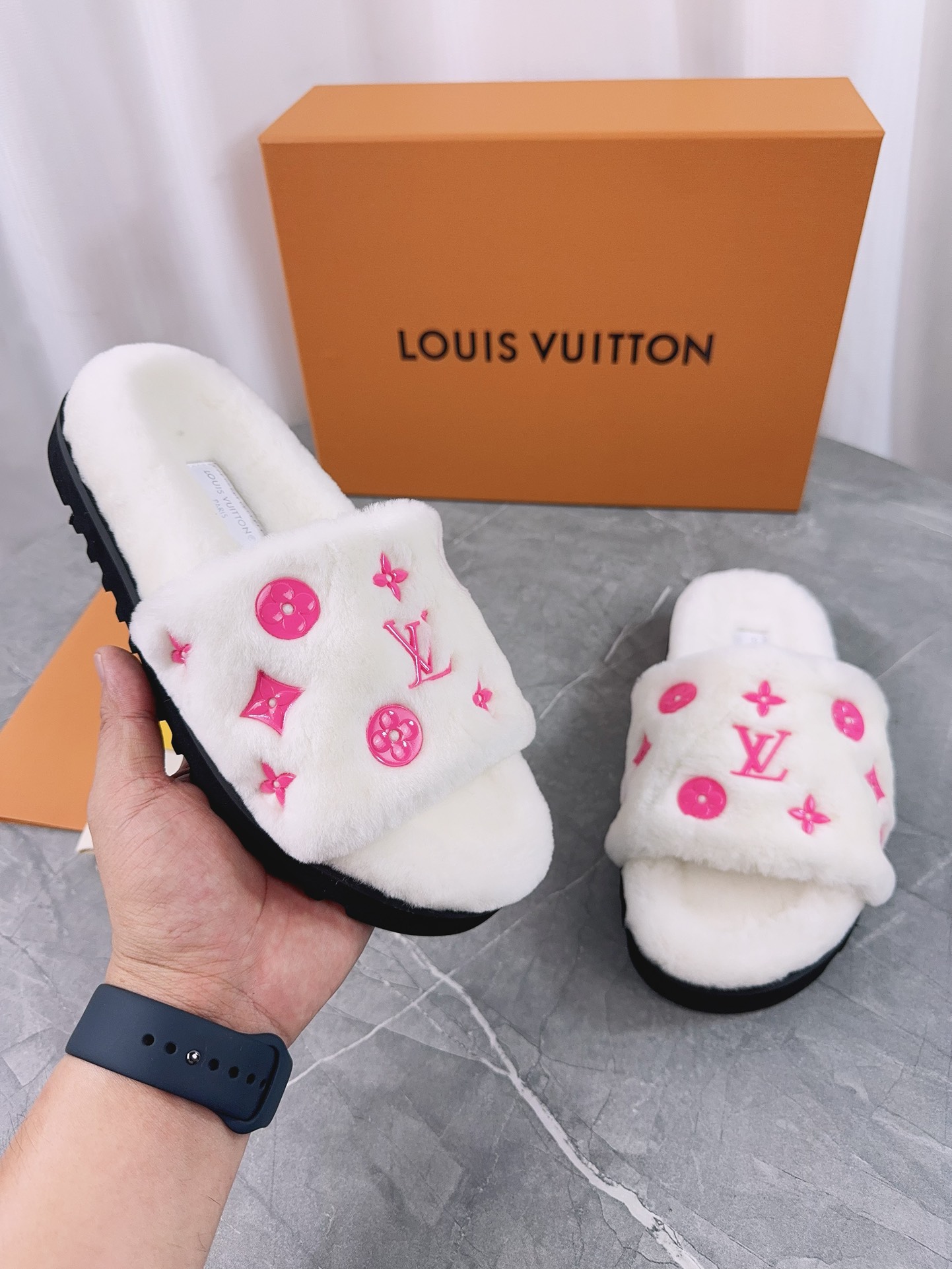 LV高仿毛毛拖鞋女款溫暖舒適冬季必備｜歐美奢侈品精品推薦