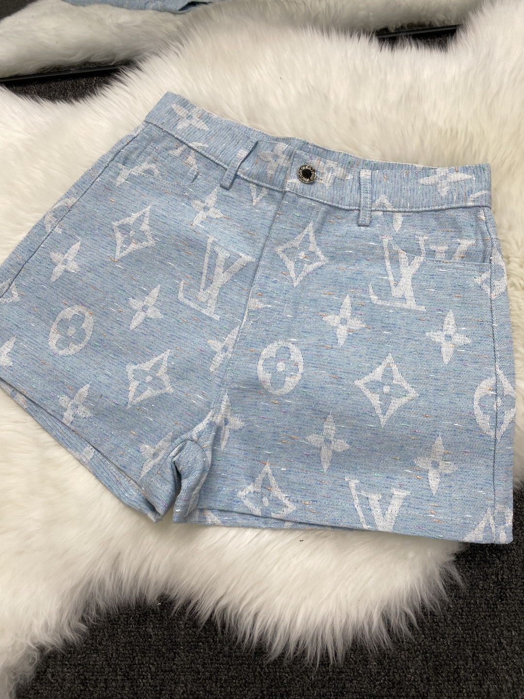 LV高仿女士淺藍色Monogram針織短褲清新百搭款｜歐美奢侈品精品推薦