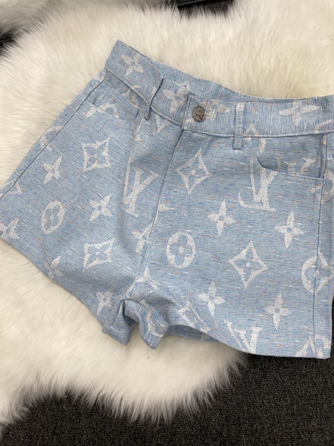 LV高仿女士淺藍色Monogram針織短褲清新百搭款｜歐美奢侈品精品推薦