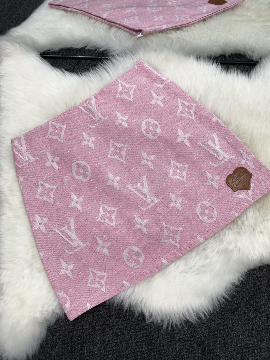 LV A貨女士粉色Monogram針織短裙皮標點綴甜美款｜歐美奢侈品精品推薦