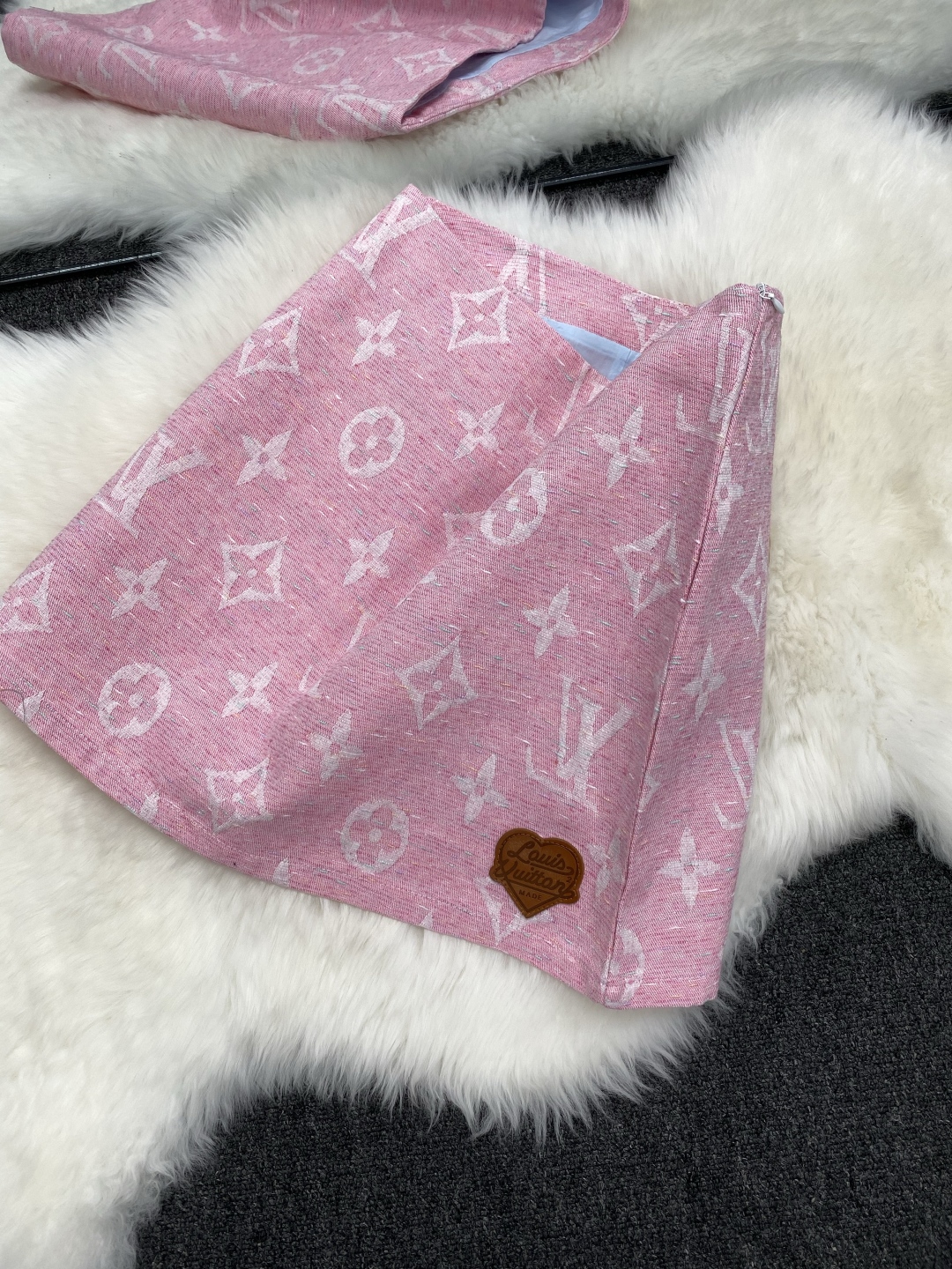 LV A貨女士粉色Monogram針織短裙皮標點綴甜美款｜歐美奢侈品精品推薦
