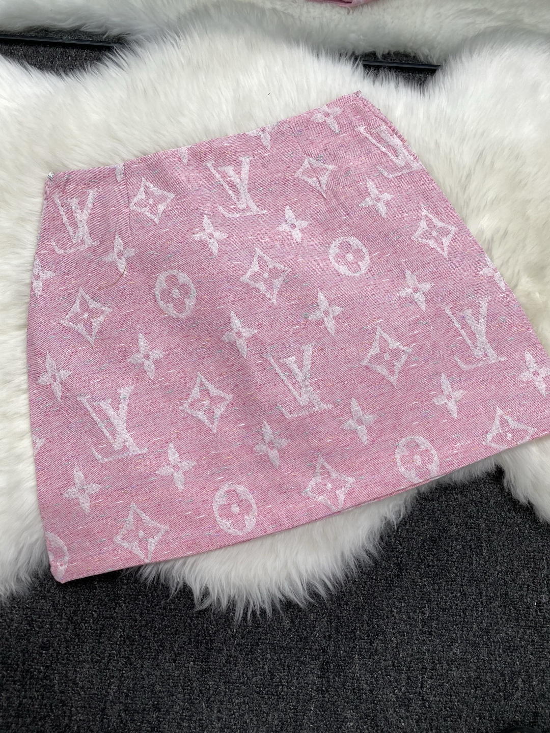 LV A貨女士粉色Monogram針織短裙皮標點綴甜美款｜歐美奢侈品精品推薦