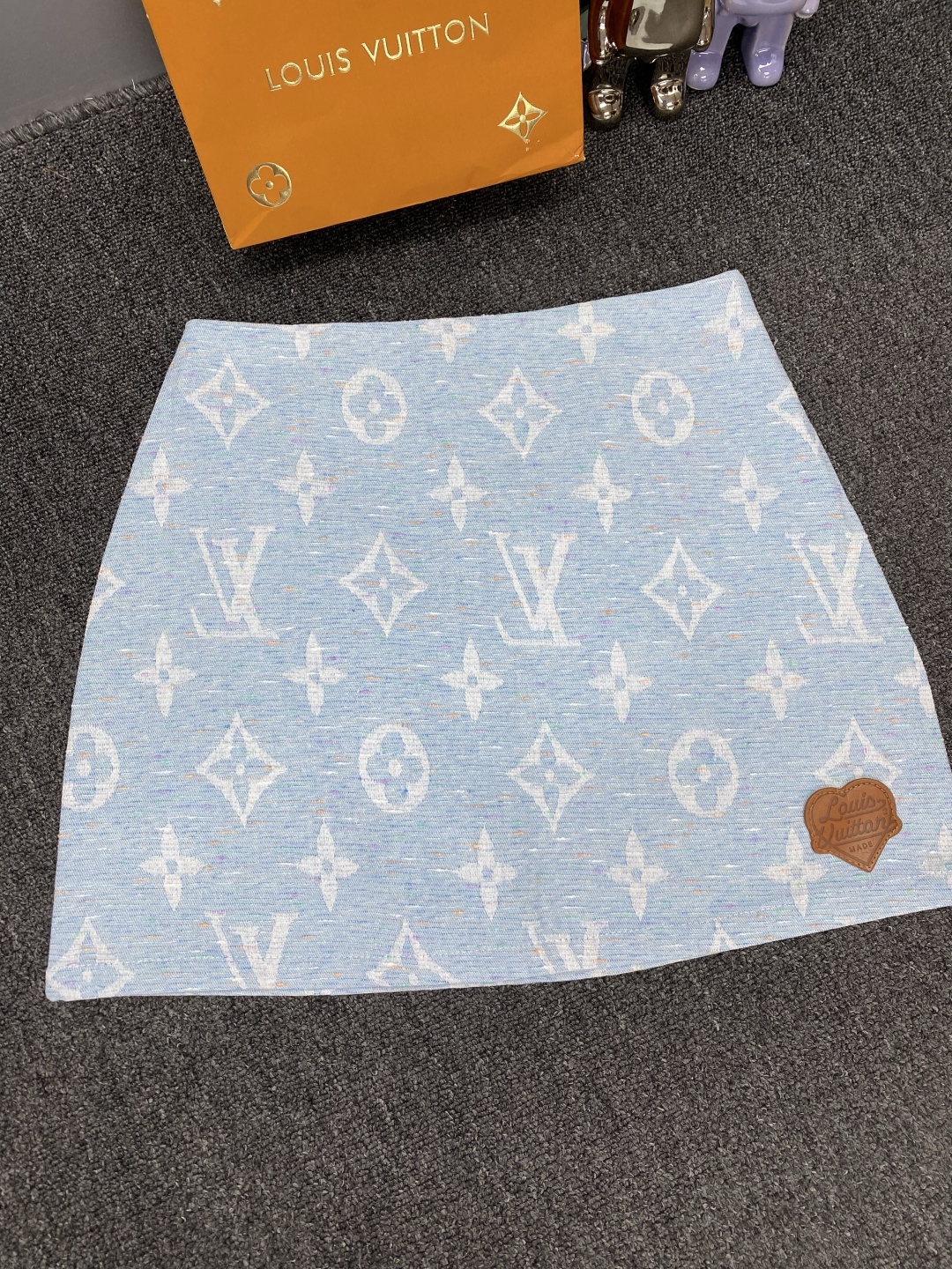 LV高仿女士淺藍色Monogram針織短裙皮標點綴優雅款｜歐美奢侈品精品推薦