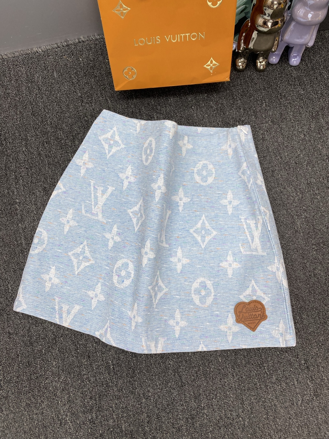 LV高仿女士淺藍色Monogram針織短裙皮標點綴優雅款｜歐美奢侈品精品推薦