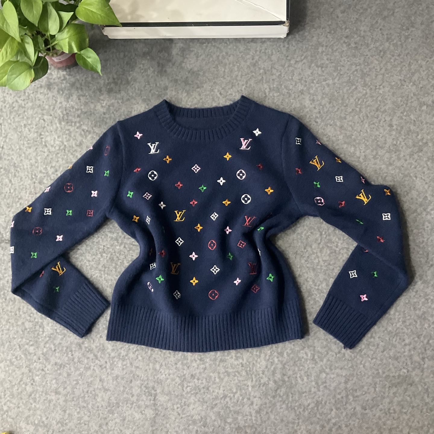LV A貨女士彩色Monogram刺繡針織毛衣活潑百搭款｜歐美奢侈品精品推薦