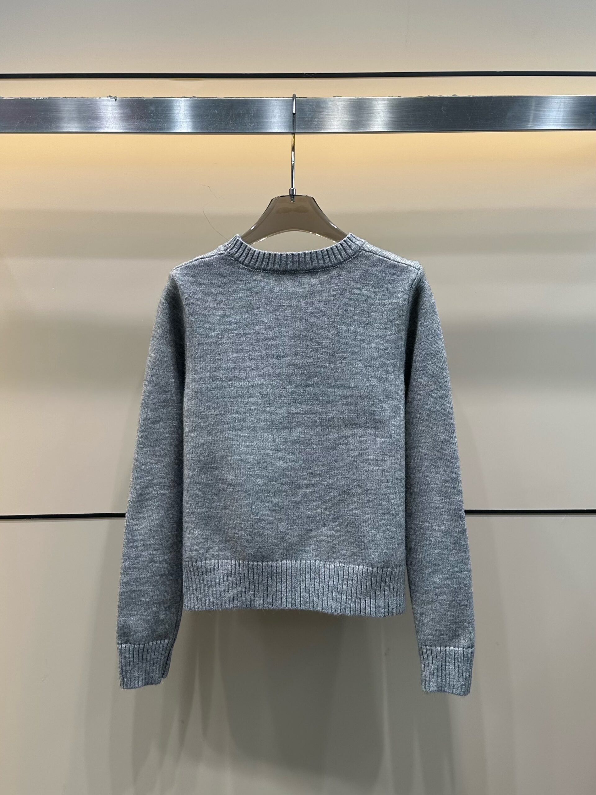 LV A貨女士灰色毛衣刺繡圖案休閒百搭款｜歐美奢侈品精品推薦