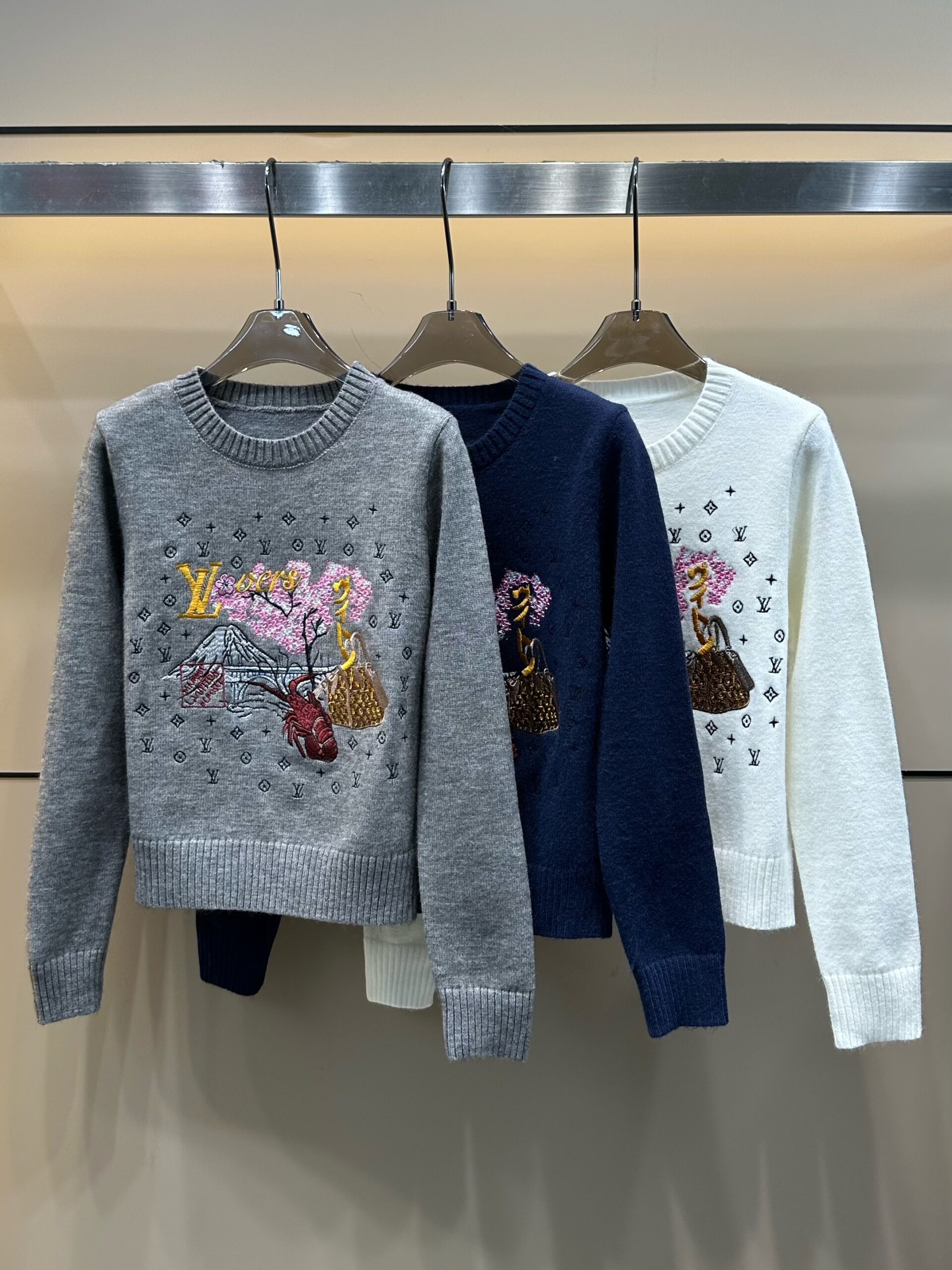 LV A貨女士灰色毛衣刺繡圖案休閒百搭款｜歐美奢侈品精品推薦
