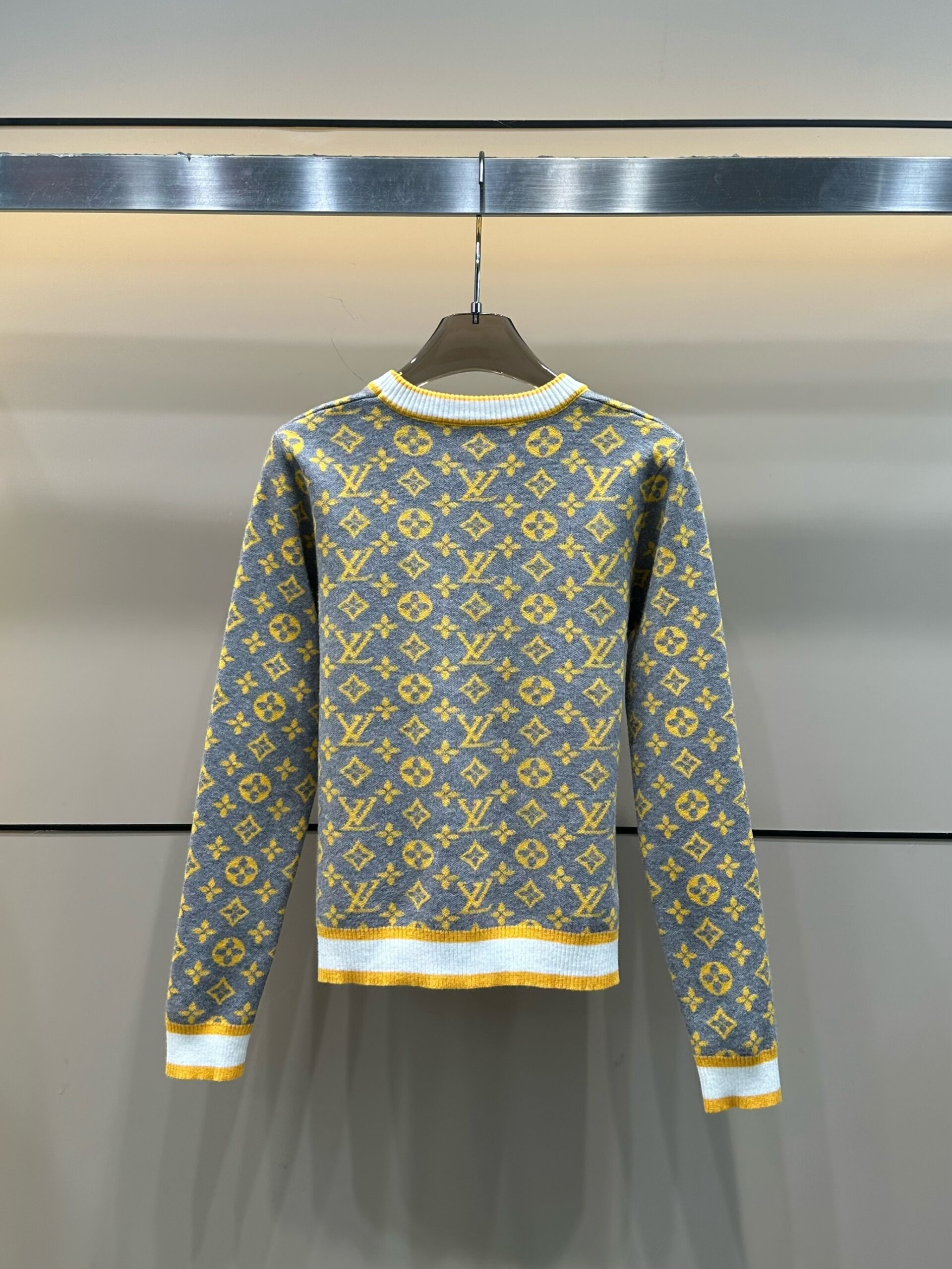 LV 一比一 女士針織毛衣 經典老花圖案 藍色圓領款｜歐美奢侈品精品推薦