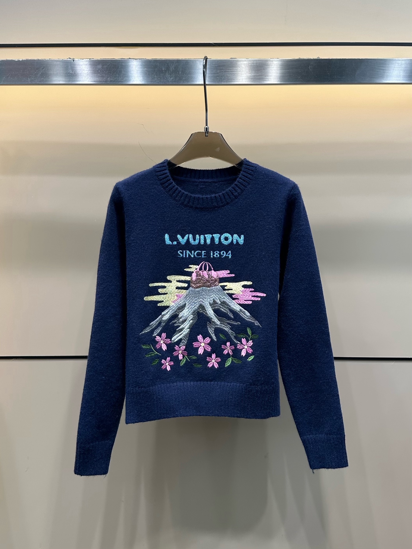 LV 高仿女士針織毛衣白色山景刺繡休閒百搭款｜歐美奢侈品精品推薦