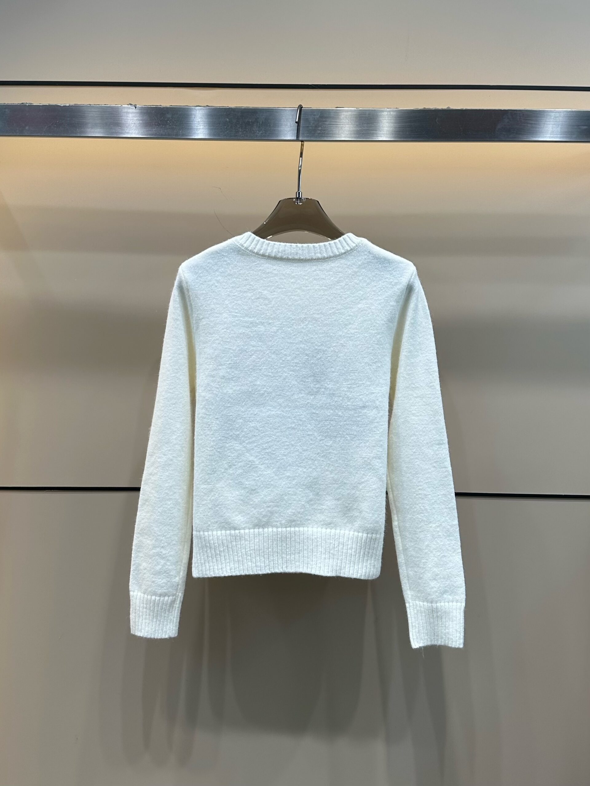 LV 原單刺繡毛衣 白色圓領櫻花包款設計｜歐美奢侈品精品推薦