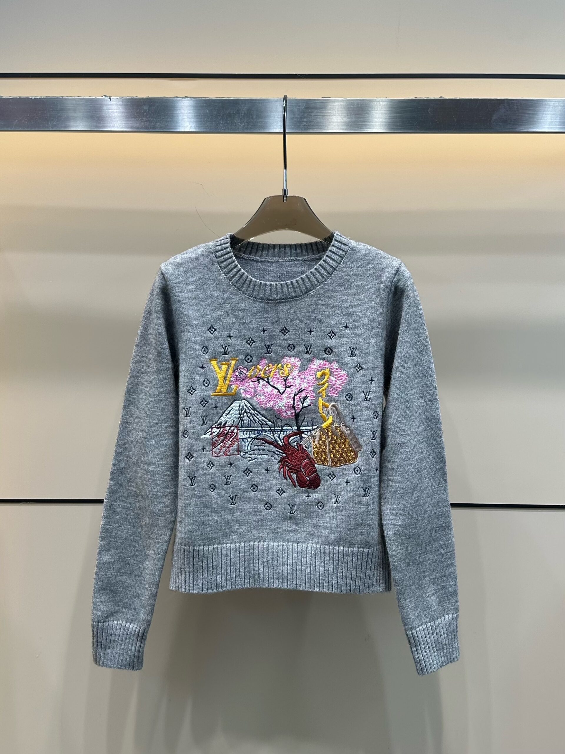 LV 原單刺繡毛衣 白色圓領櫻花包款設計｜歐美奢侈品精品推薦