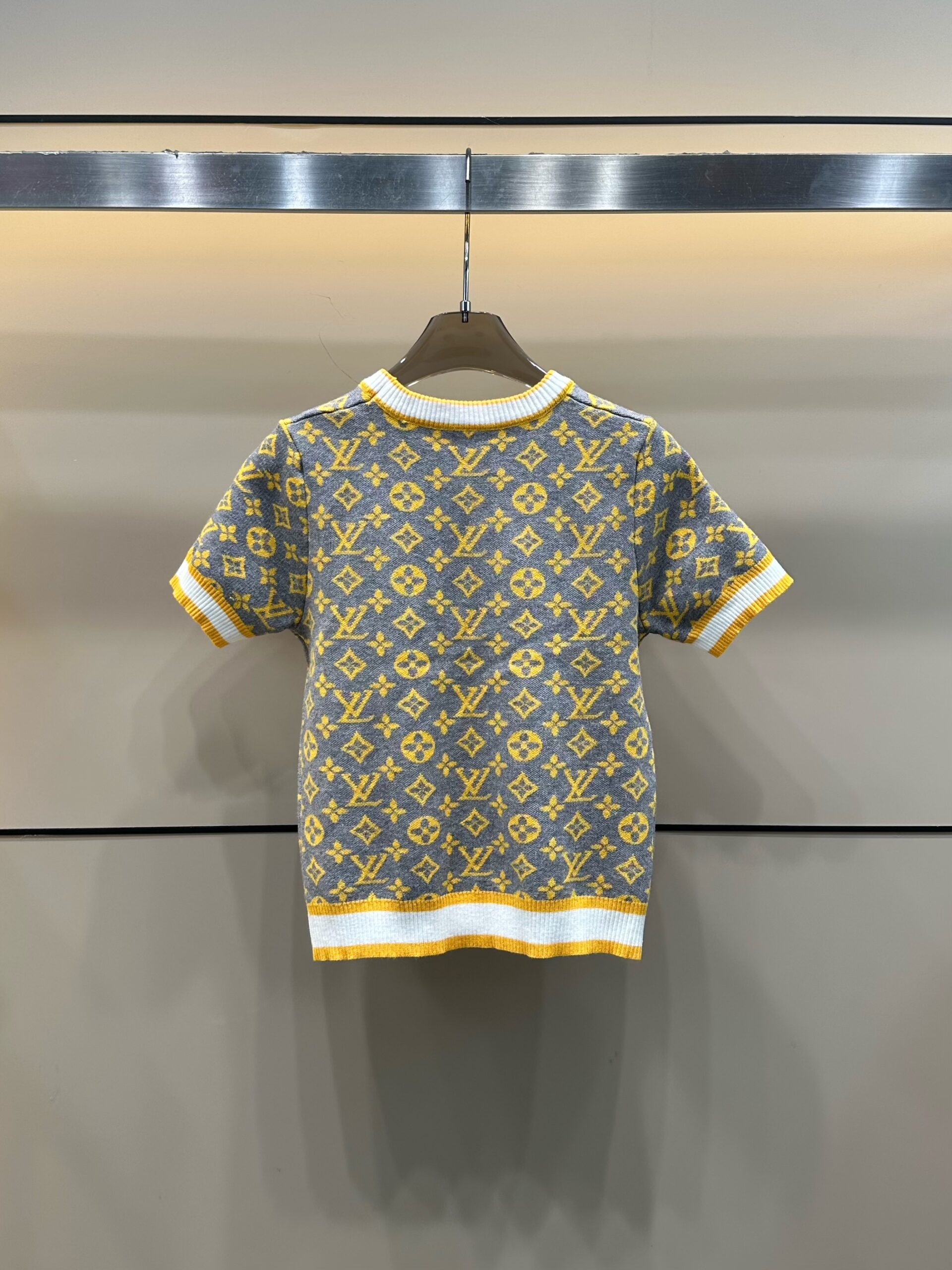 LV 一比一短袖針織上衣 灰黃配色經典款｜歐美奢侈品精品推薦