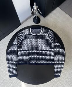 LV高仿女款針織外套幾何條紋設計時尚百搭版型
