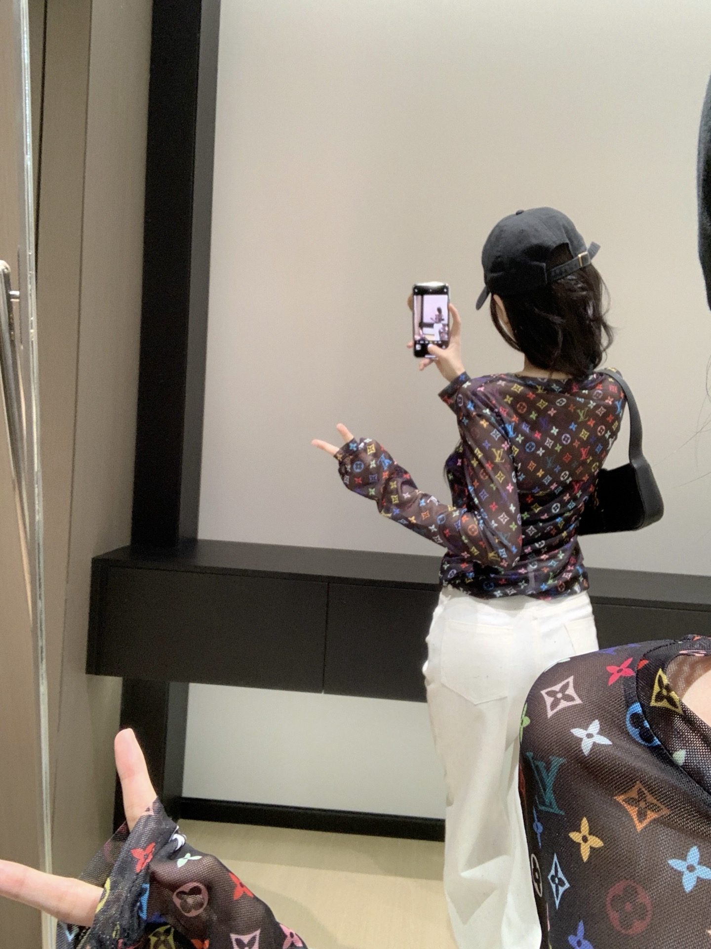 LV A貨女士長袖上衣黑色透視彩色Logo印花修身款｜歐美奢侈品精品推薦