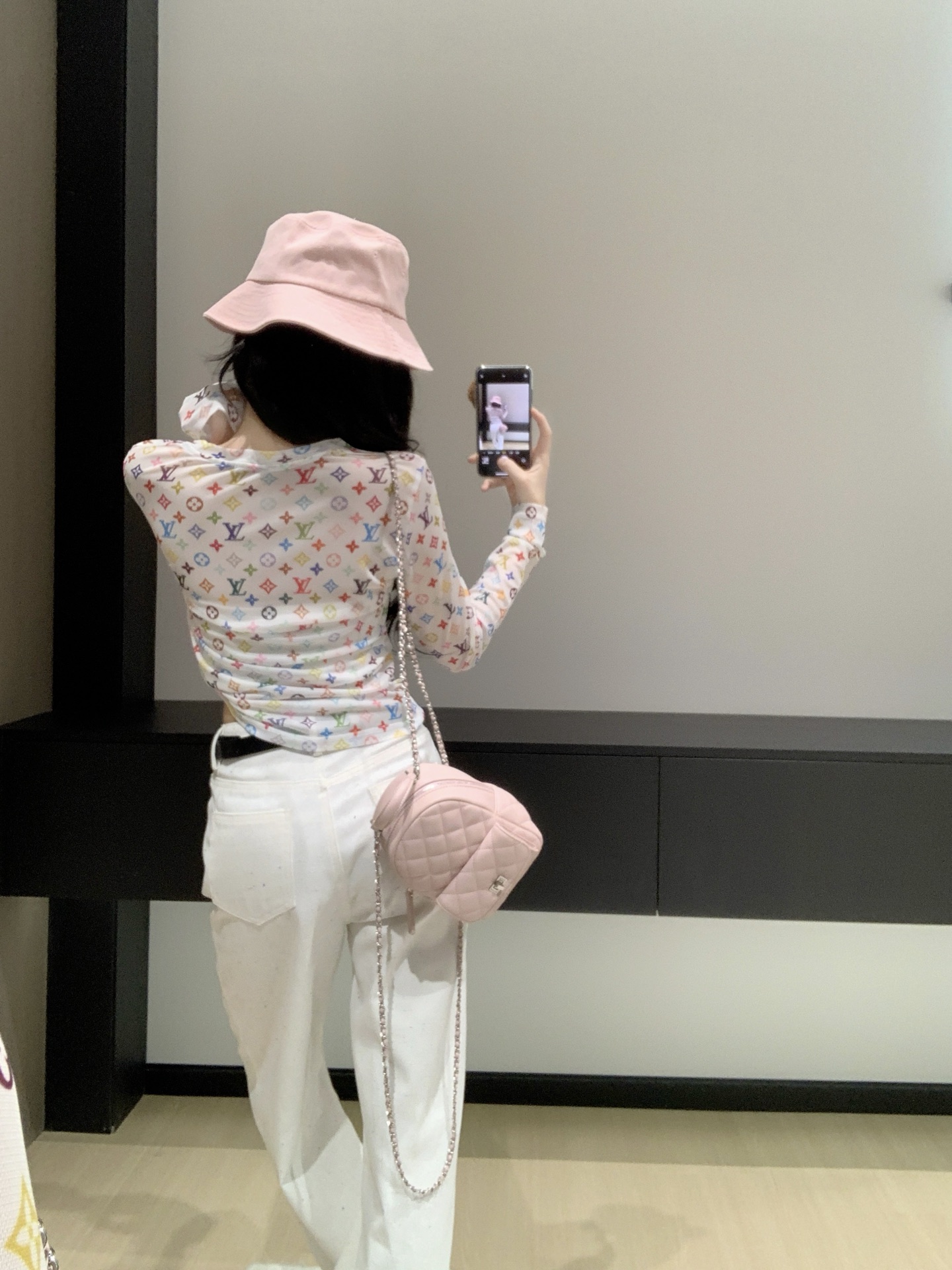 LV 精品仿製女士長袖上衣白色透視彩色Logo時尚修身款｜歐美奢侈品精品推薦
