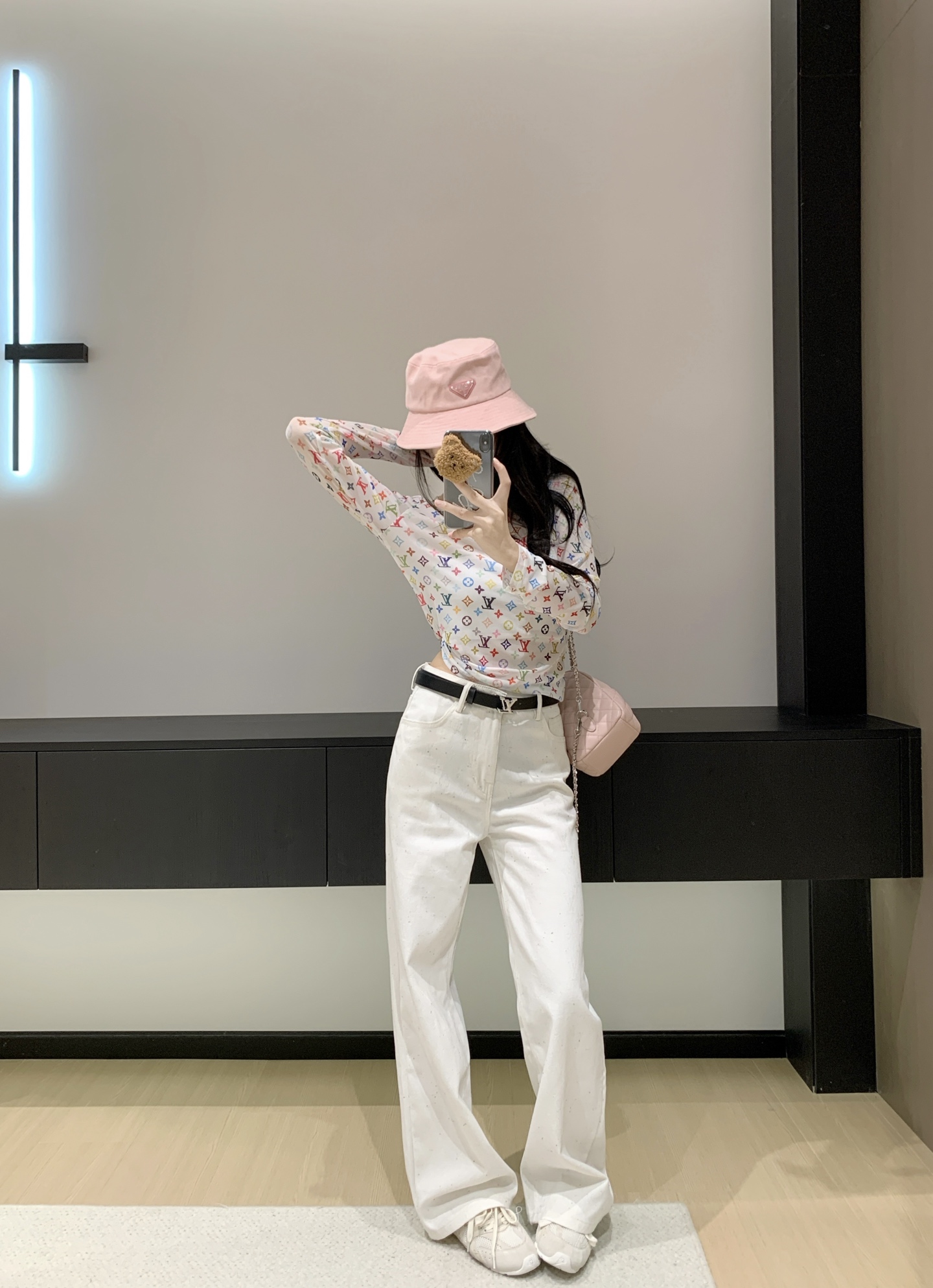 LV 精品仿製女士長袖上衣白色透視彩色Logo時尚修身款｜歐美奢侈品精品推薦