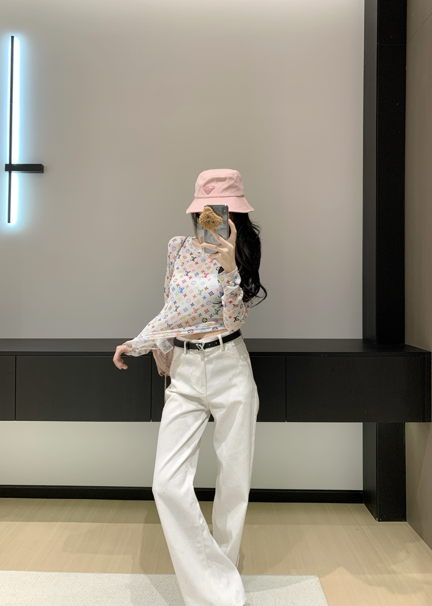 LV 精品仿製女士長袖上衣白色透視彩色Logo時尚修身款｜歐美奢侈品精品推薦