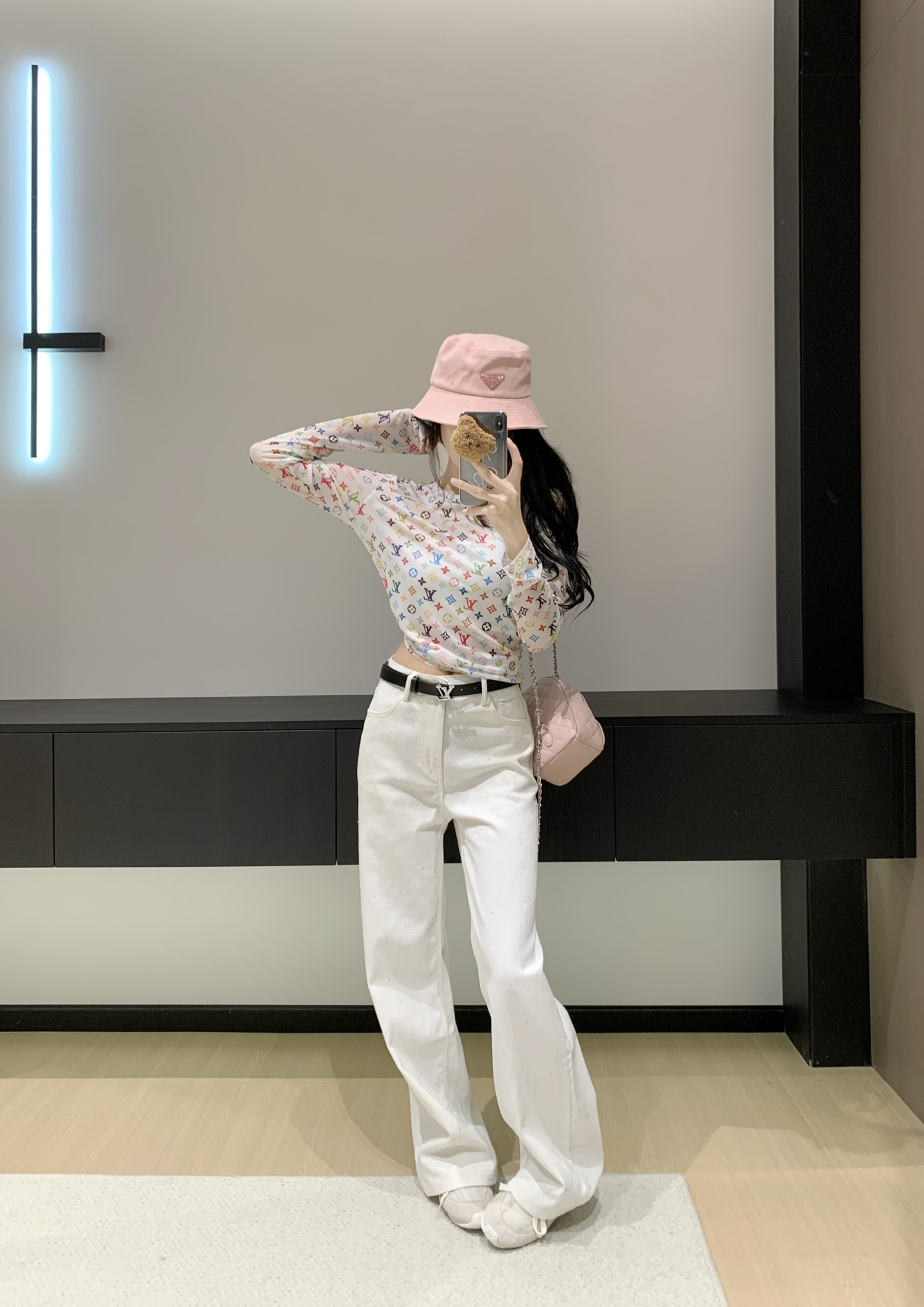 LV 精品仿製女士長袖上衣白色透視彩色Logo時尚修身款｜歐美奢侈品精品推薦