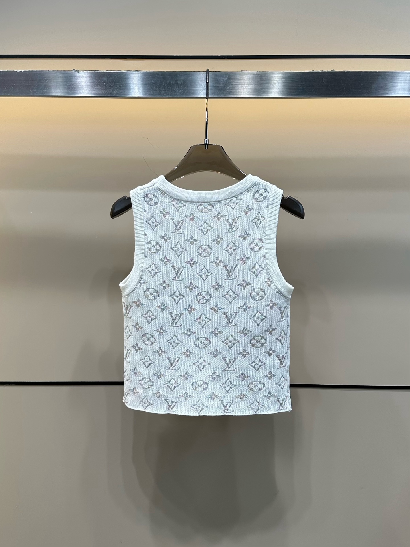 LV 精品仿製針織背心 白色滿版字母鏈條點綴款｜歐美奢侈品精品推薦
