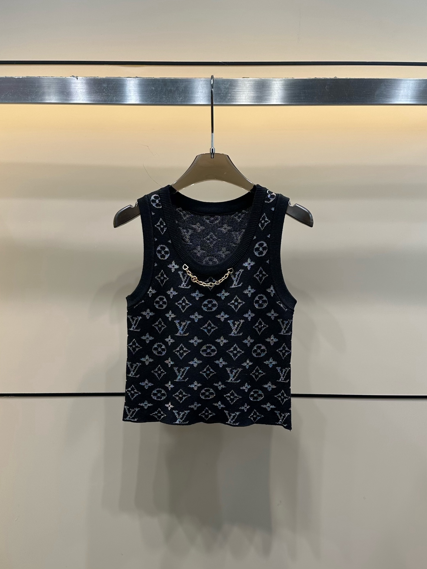 LV 精品仿製針織背心 白色滿版字母鏈條點綴款｜歐美奢侈品精品推薦