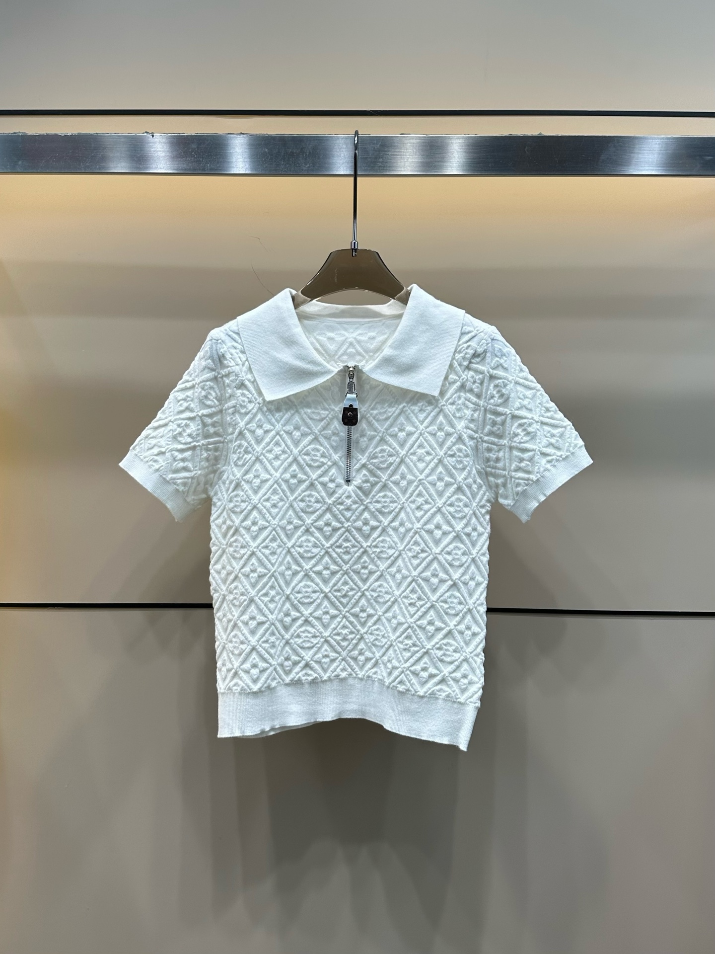 LV A貨菱格織紋短袖上衣 亮黃色拉鍊領設計｜歐美奢侈品精品推薦