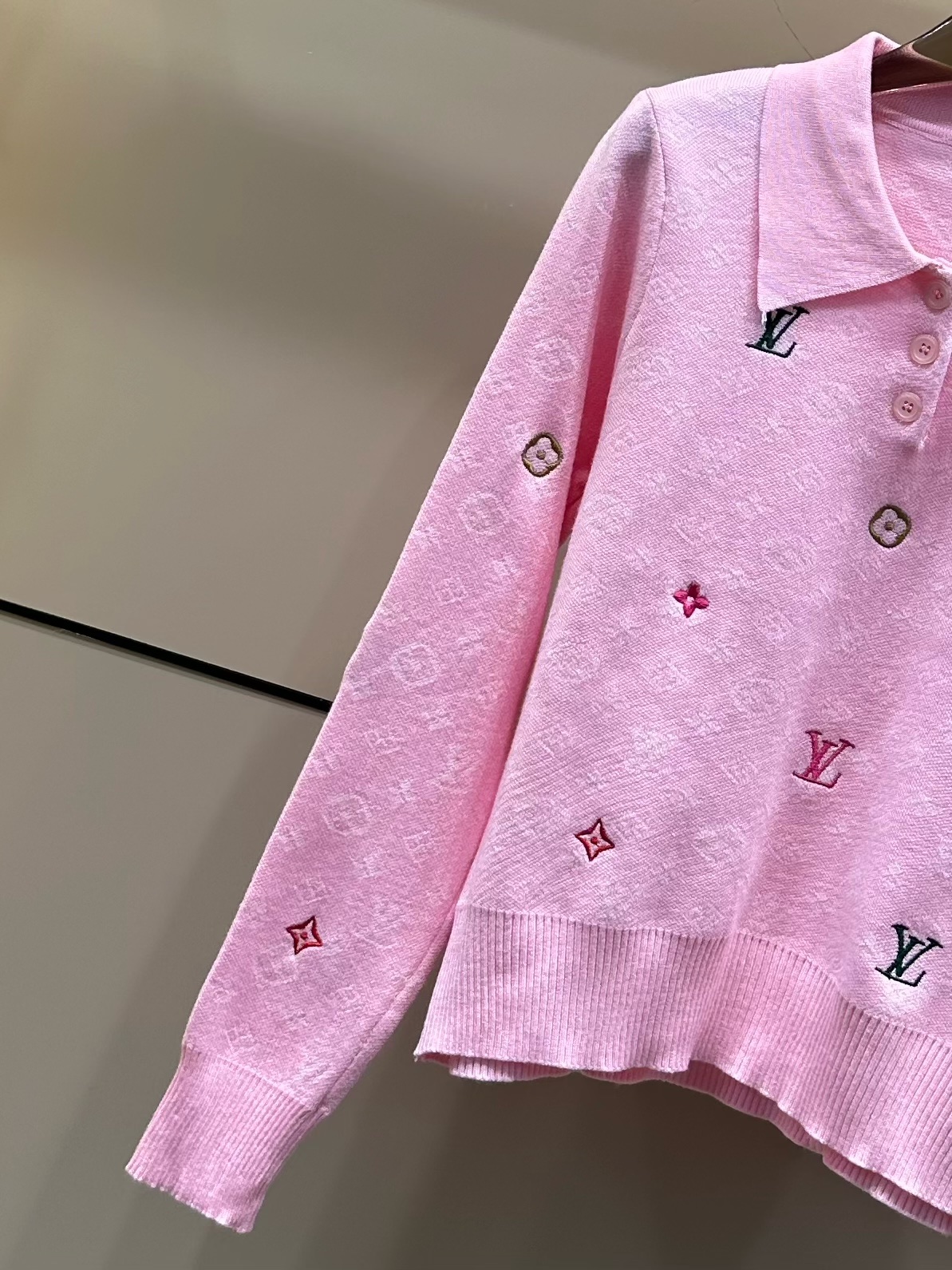 LV 精品仿製針織長袖上衣 柔亮黃色翻領款｜歐美奢侈品精品推薦