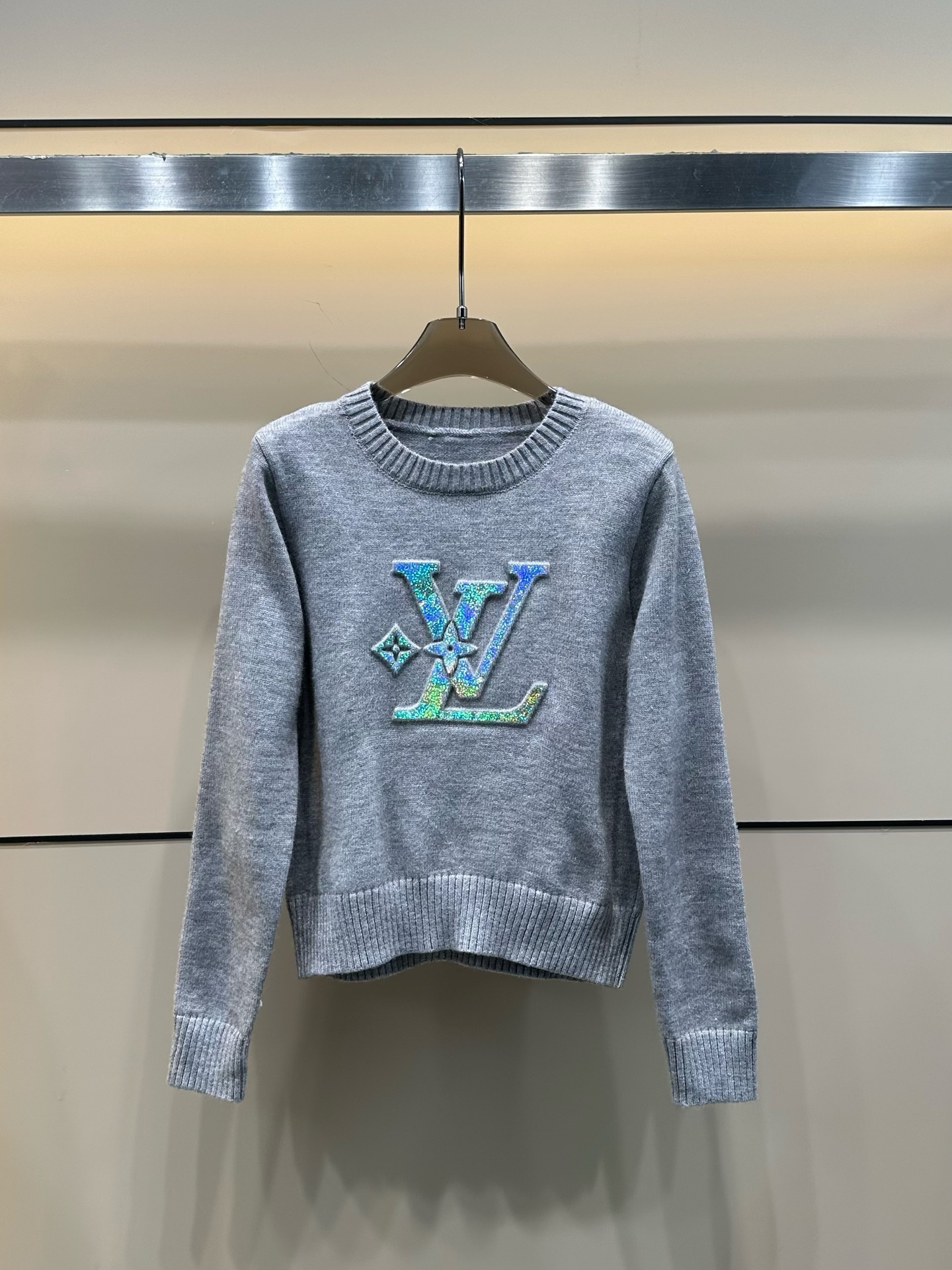 LV A貨女士亮片Logo長袖針織毛衣百搭時尚款｜歐美奢侈品精品推薦